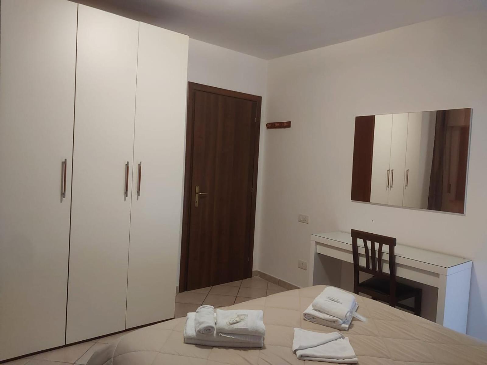 Dual Suites - 4 Posti Letto - Fiumicino Aeroporto E Fiera - Self Check-In Phòng bức ảnh